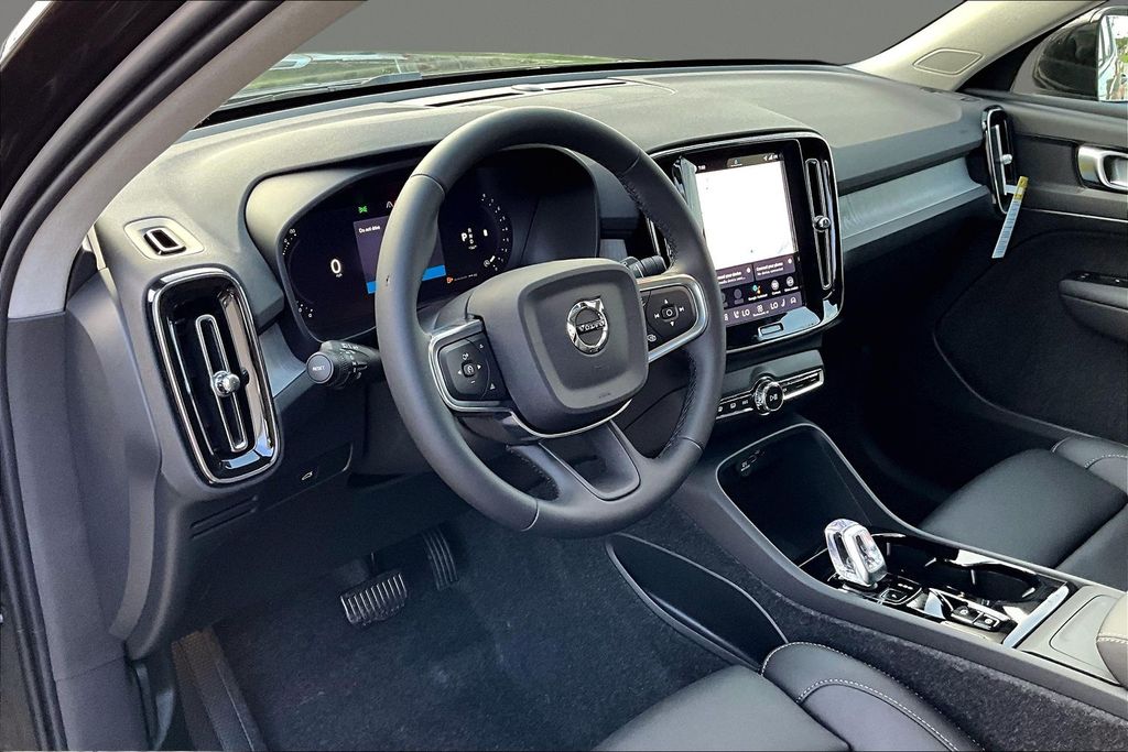 2026 Volvo XC40 Plus - Photo 8
