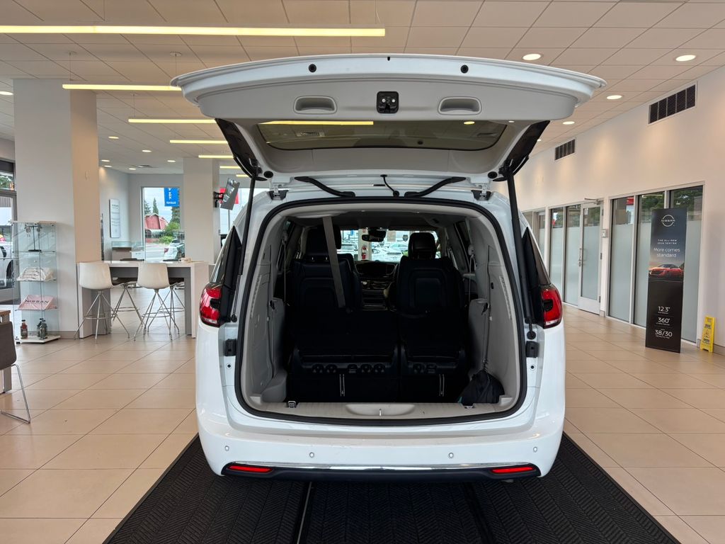 2023 Chrysler Pacifica Hybrid Touring L