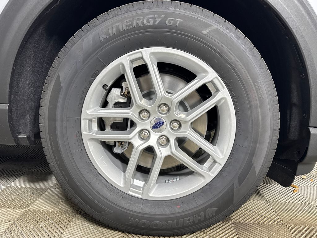 View vehicle photo 4