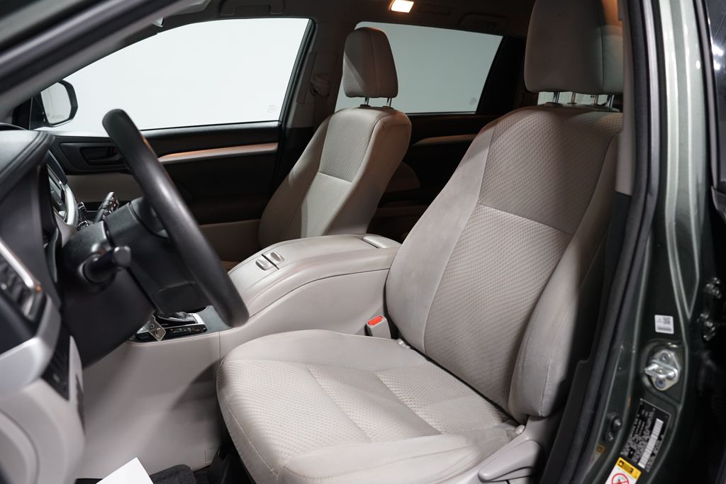Thumbnail: 2018 Toyota Highlander - 22