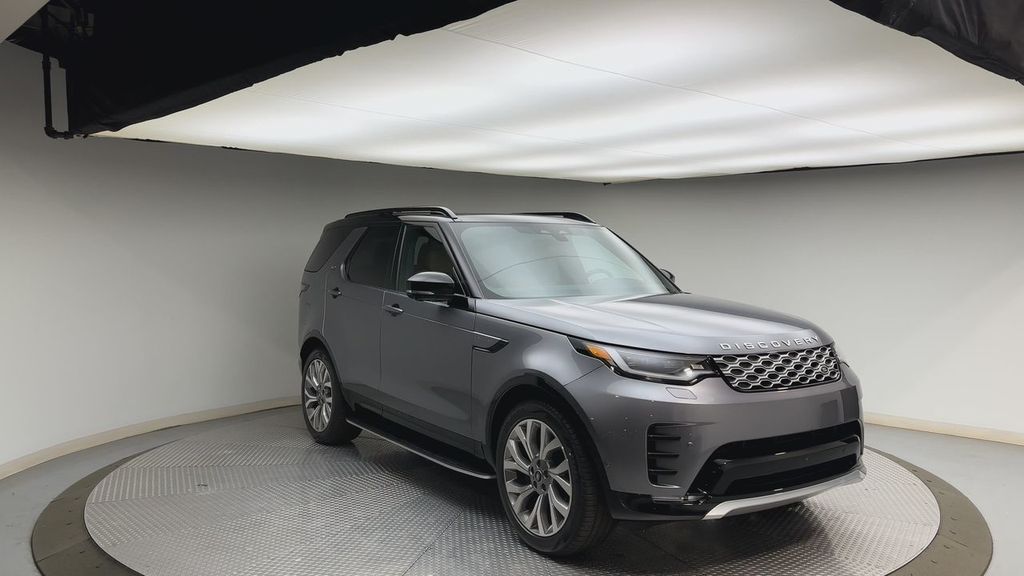 Thumbnail: 2026 Land Rover Discovery - 8