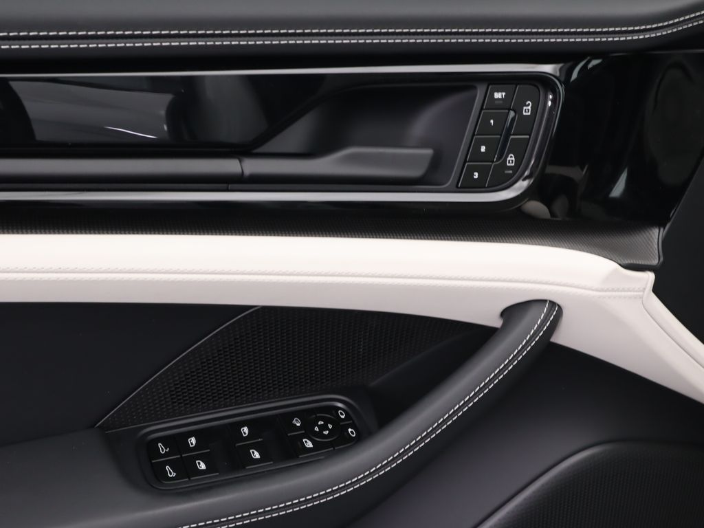 Thumbnail: 2025 Porsche Panamera - 25