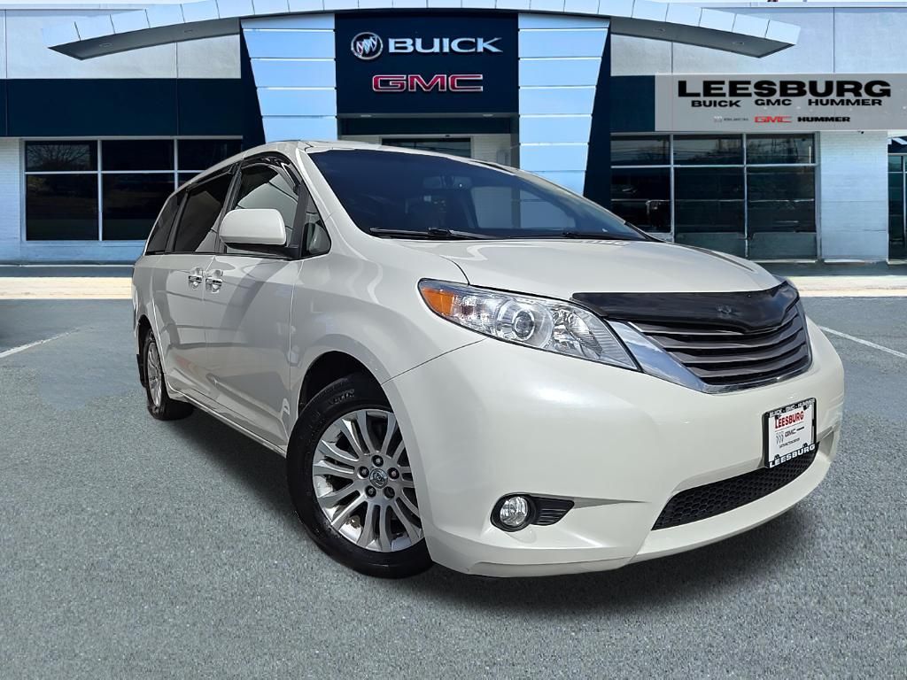 2015 Toyota Sienna XLE 7-Passenger Auto Access Seat