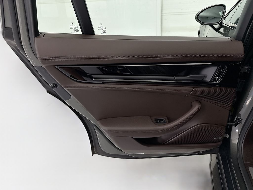 Thumbnail: 2025 Porsche Panamera - 25