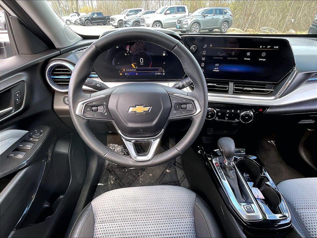 2025 Chevrolet Trax — photo 16