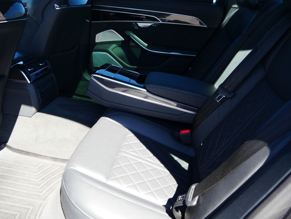 Thumbnail: 2020 Audi S8 - 20