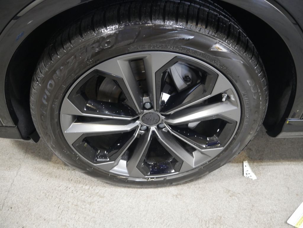 Thumbnail: 2026 Audi Q7 - 12