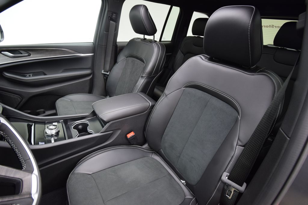 new 2026 Jeep Grand Cherokee car, priced at $46,442