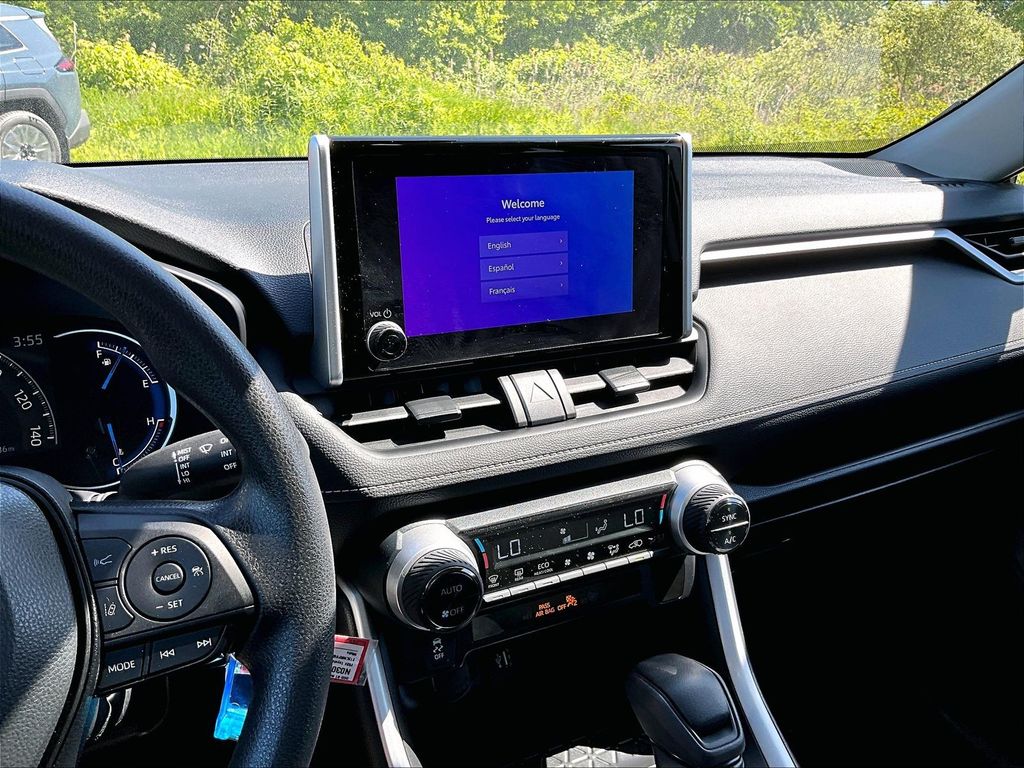 2024 Toyota RAV4 Hybrid — photo 25