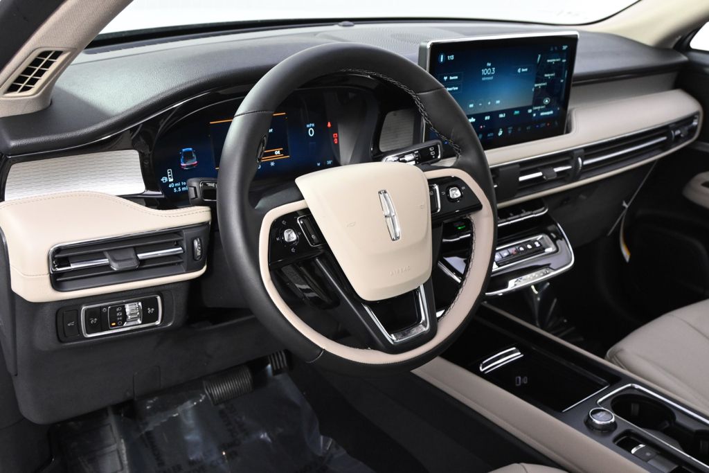 New 2026 White Lincoln Premiere image 12