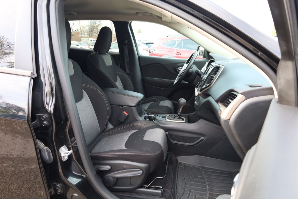 used 2017 Jeep Cherokee car, priced at $8,985