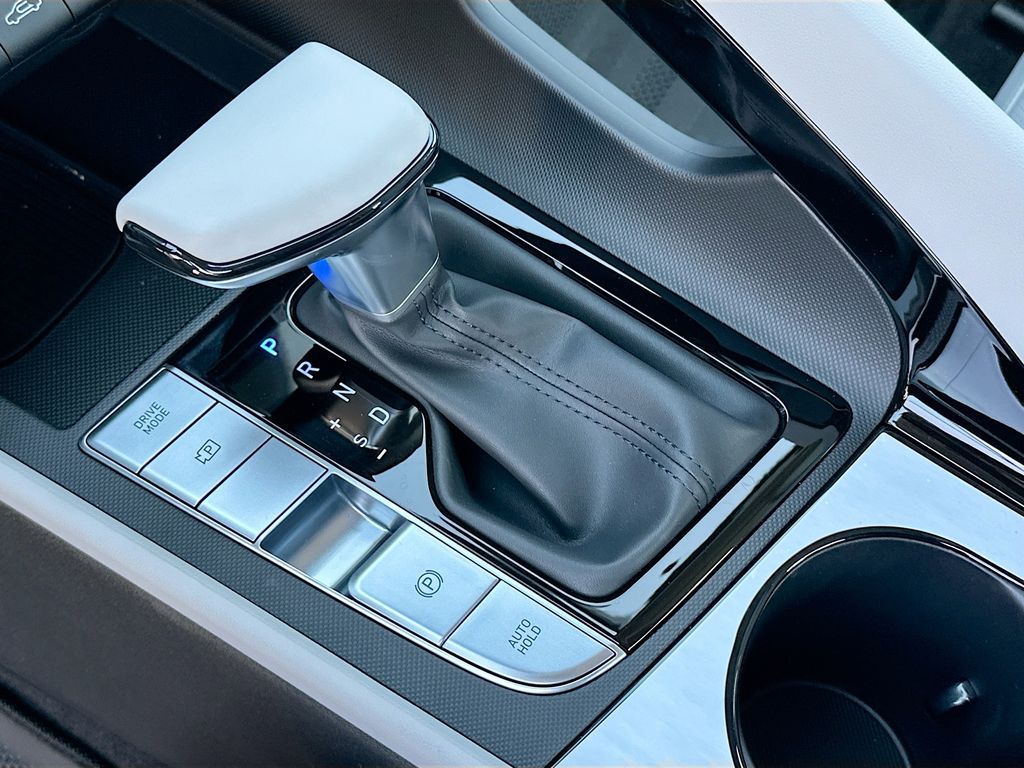 2025 Hyundai Elantra Limited Edition 15