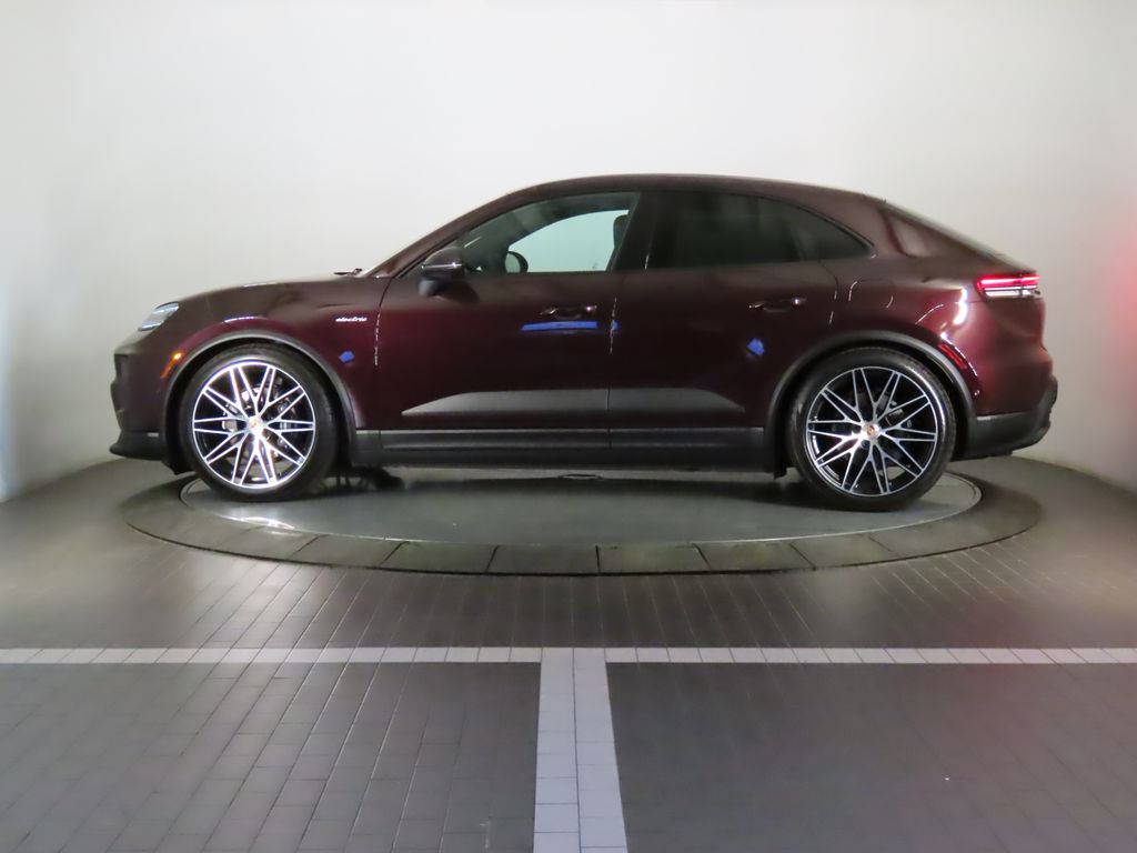 Thumbnail: 2025 Porsche Macan - 2