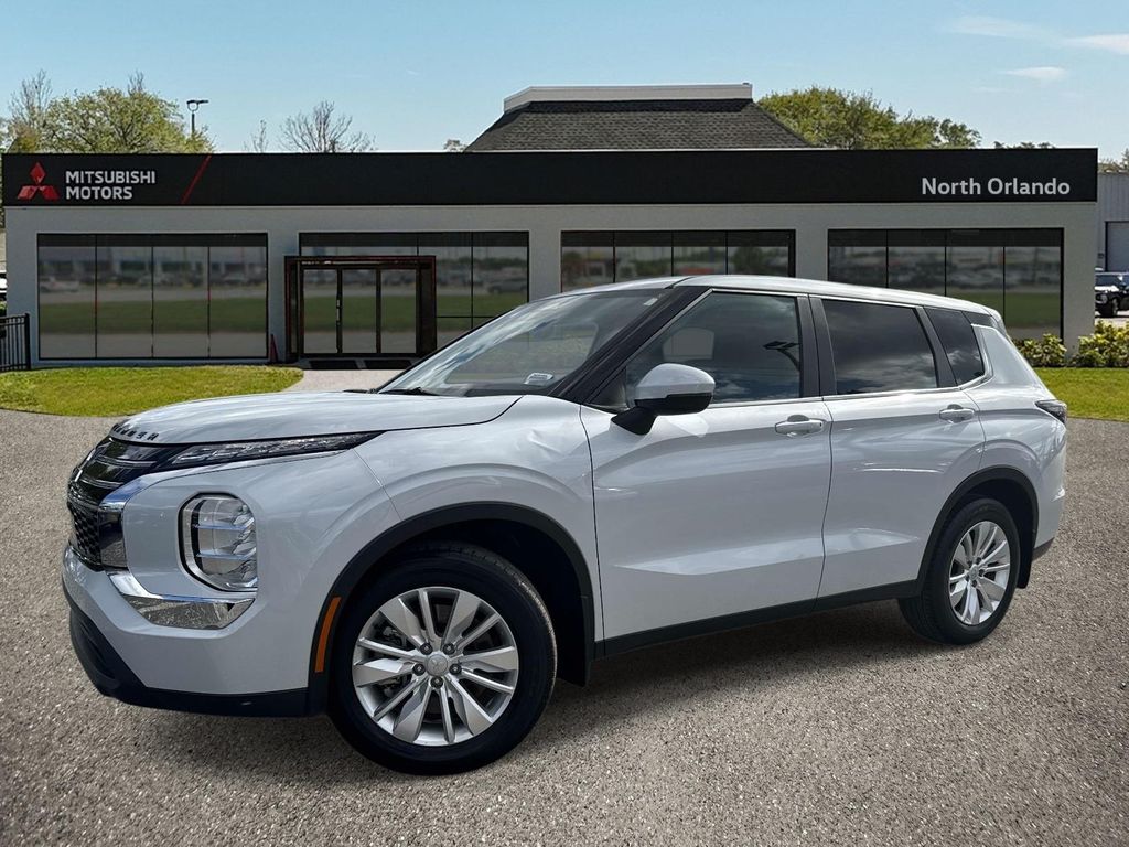 2025 Mitsubishi Outlander ES