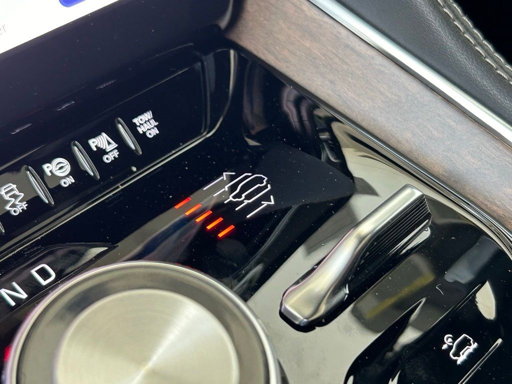 Used 2024 Diamond Black Crystal Pearlcoat Jeep Base image 55