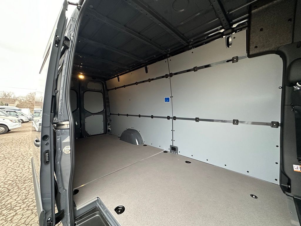 2024 Mercedes-Benz Sprinter 2500 Cargo 170 WB 25