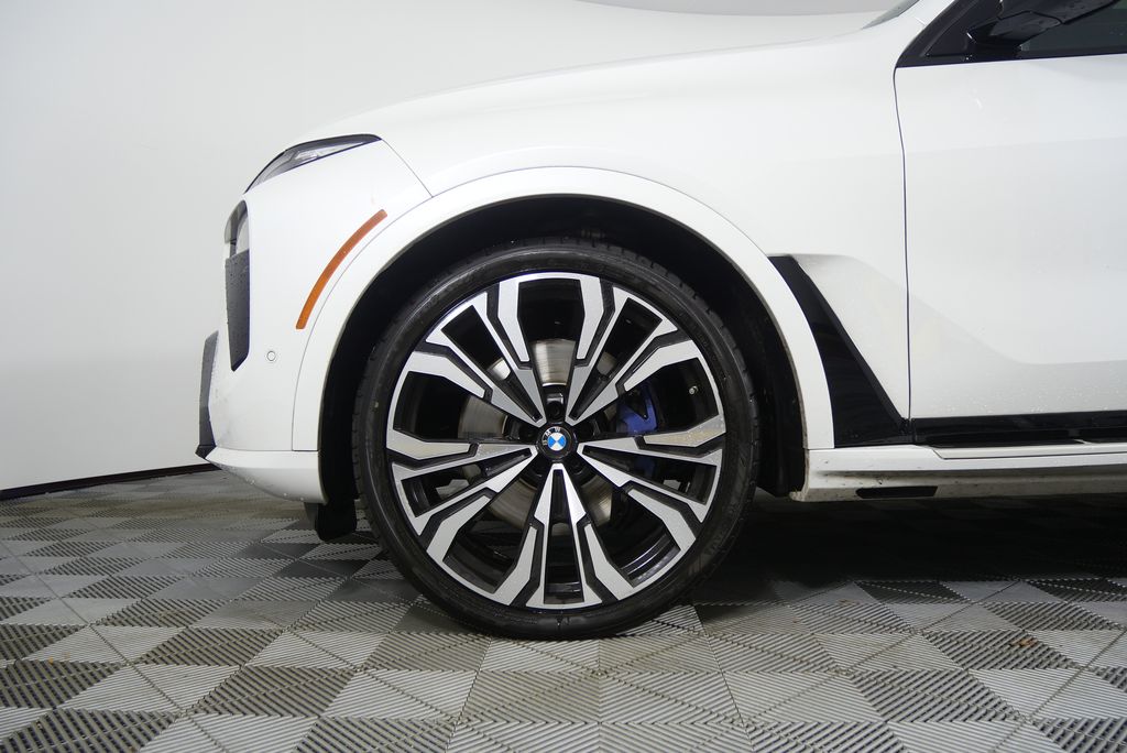 Thumbnail: 2023 BMW X7 - 7