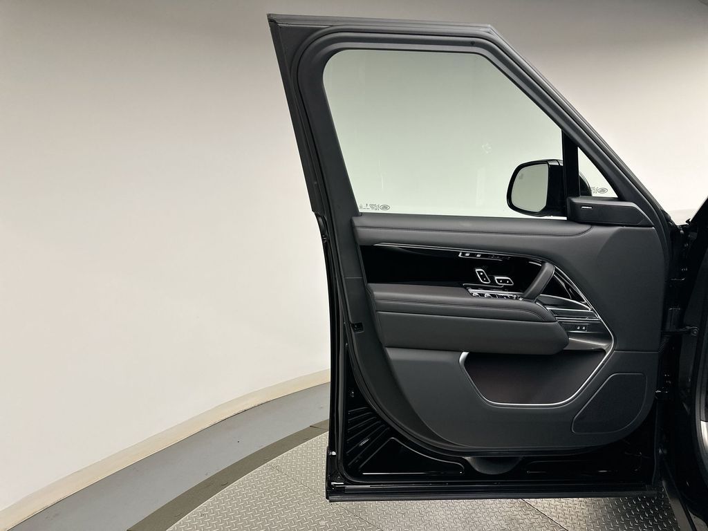 Thumbnail: 2025 Land Rover Range Rover - 9