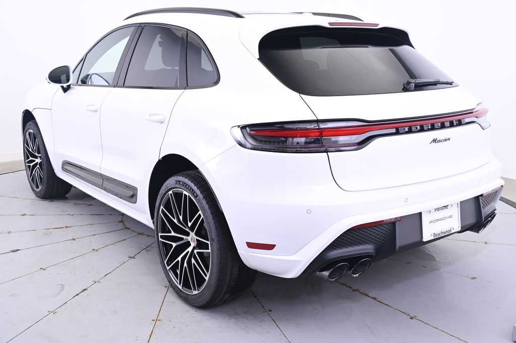 Thumbnail: 2026 Porsche Macan - 3