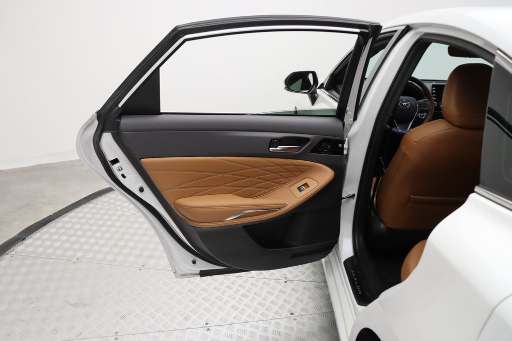 2020 Toyota Avalon Limited 21