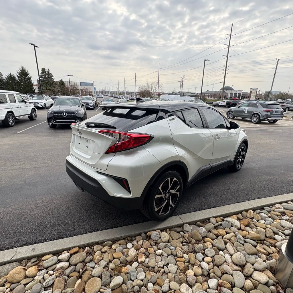 Used 2020 White Toyota XLE image 6