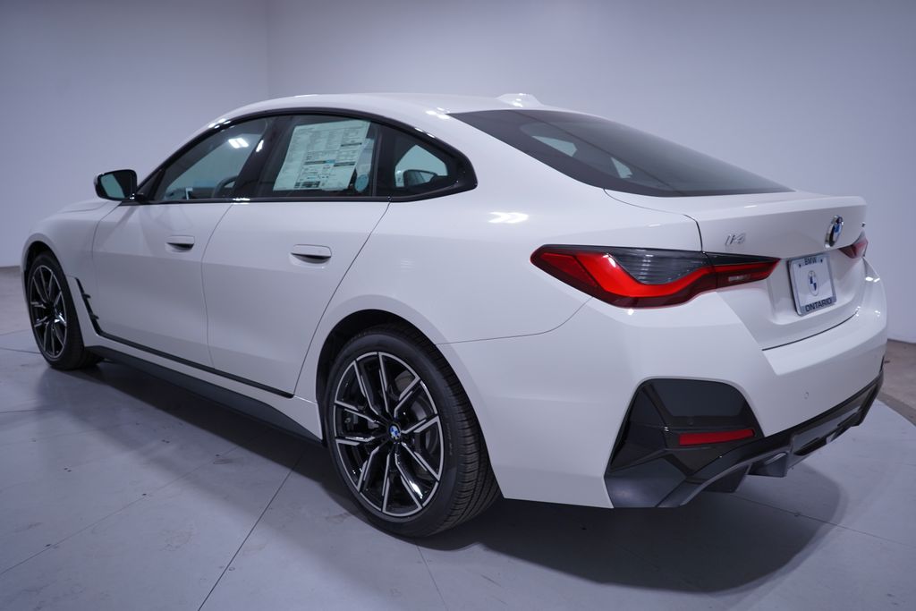 Thumbnail: 2026 BMW i4 - 3