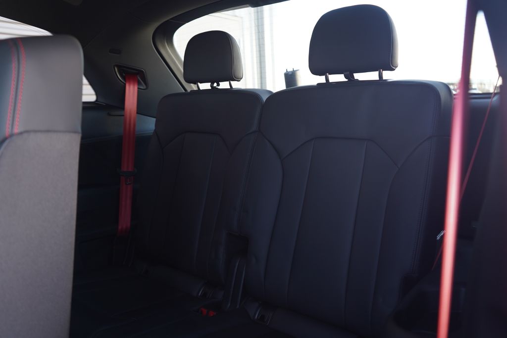 Thumbnail: 2026 Audi Q7 - 8