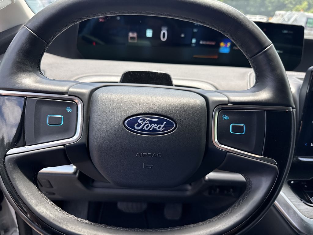 Used 2025 Ford Expedition SUV
