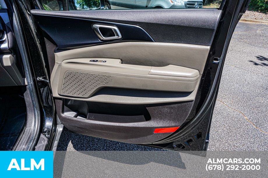 Used 2025 Black Kia LXS image 41