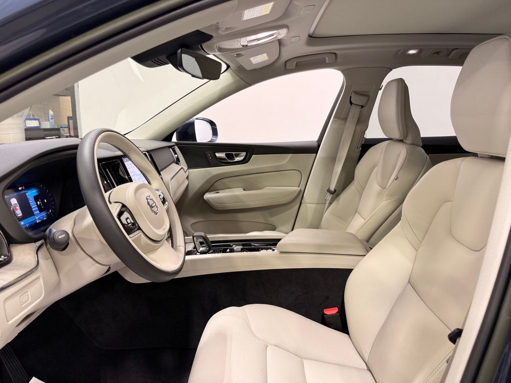 Thumbnail: 2023 Volvo XC60 - 11