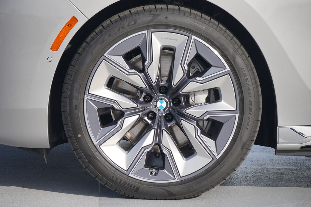 2024 BMW i7 xDrive60 5