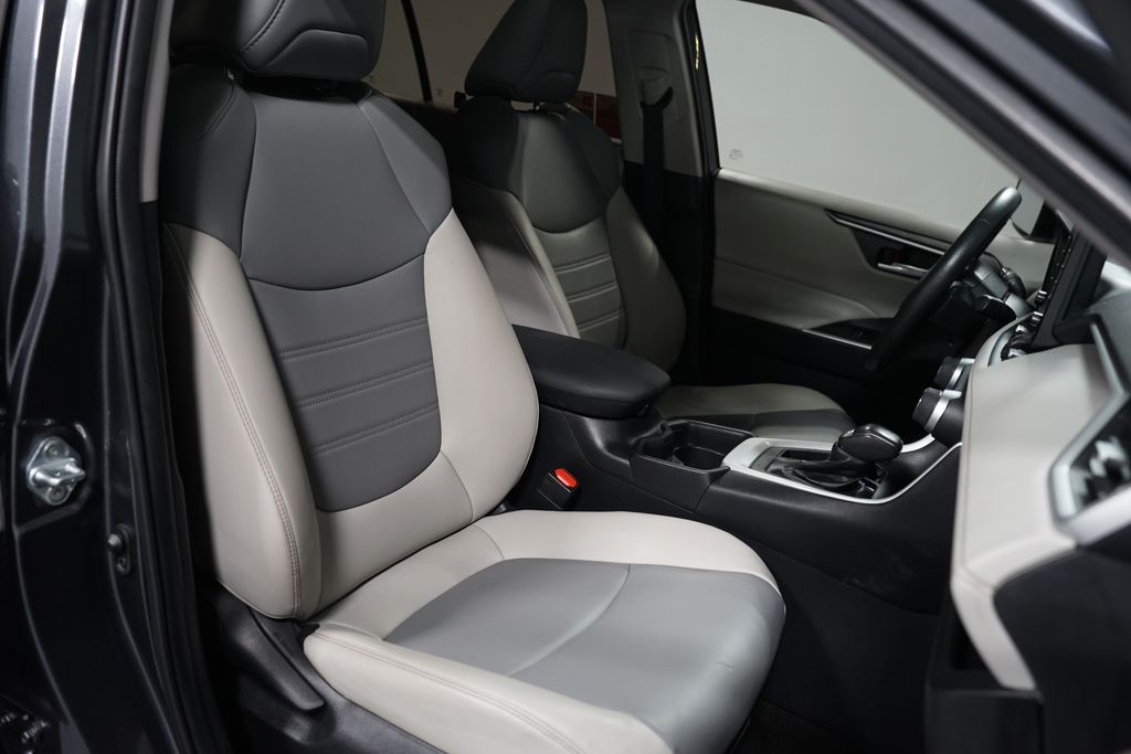 Thumbnail: 2021 Toyota RAV4 - 27