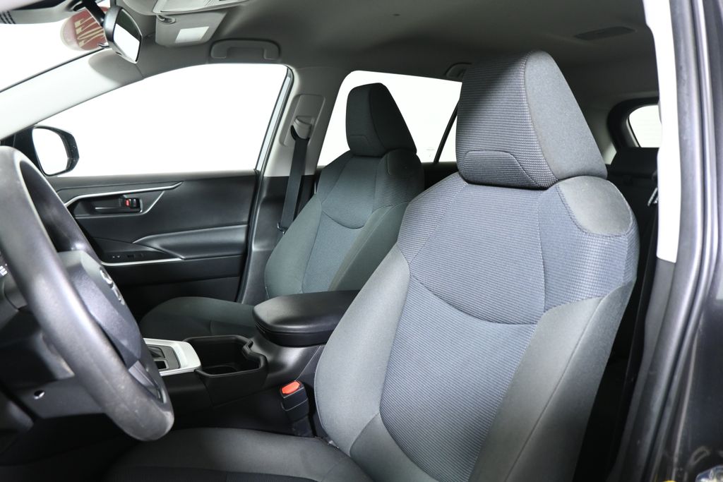 Thumbnail: 2022 Toyota RAV4 - 16
