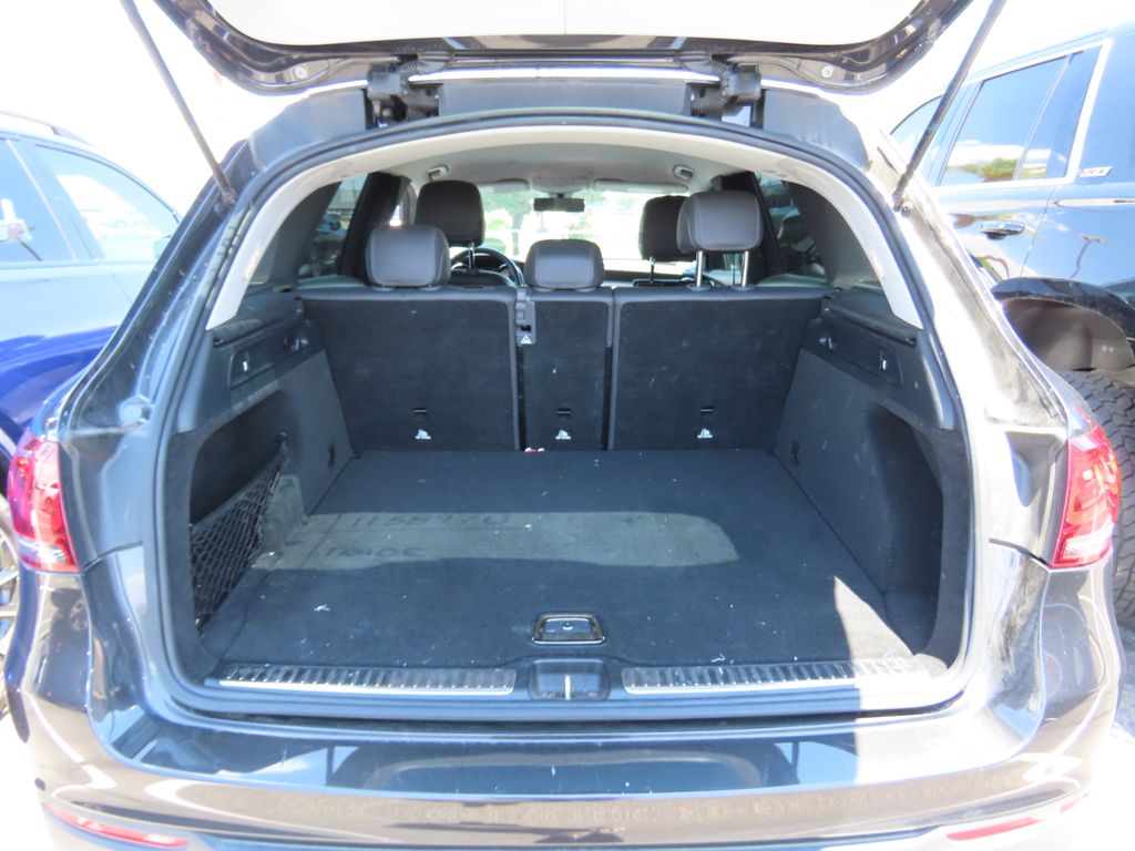 2021 Mercedes-Benz GLC 300 11