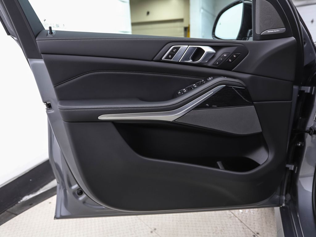 Thumbnail: 2026 BMW X5 - 9