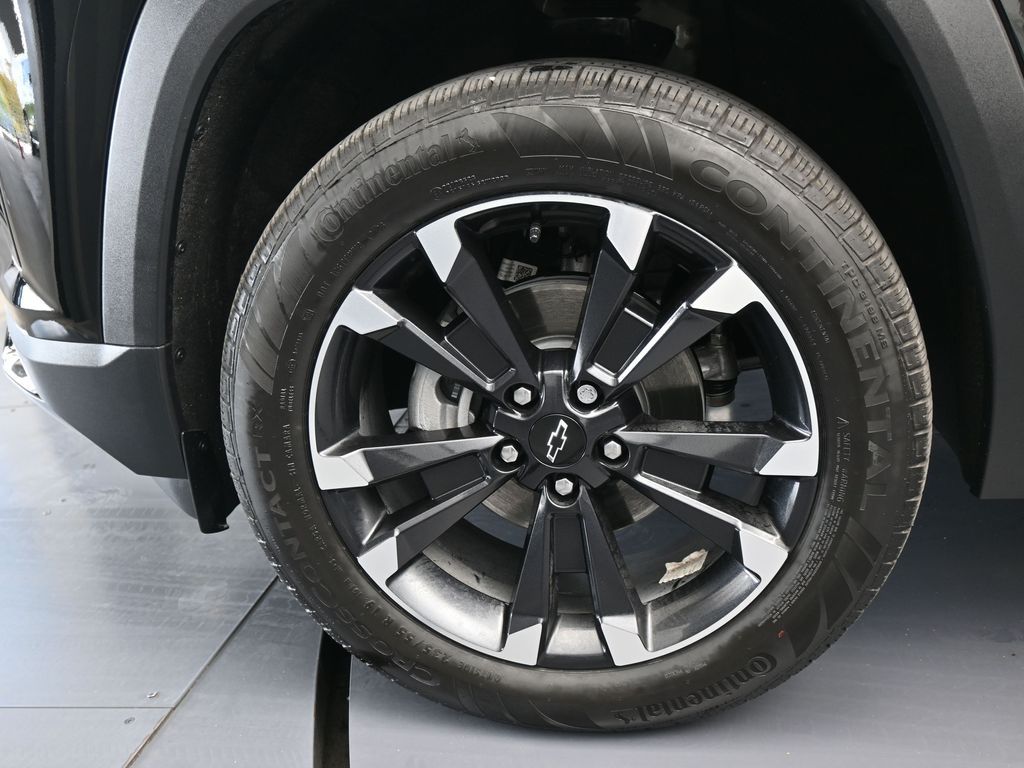 New 2026 Mosaic Black Metallic Chevrolet RS image 31