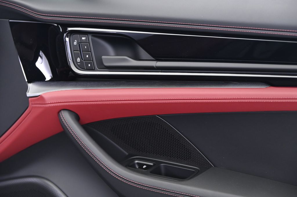Thumbnail: 2025 Porsche Panamera - 21