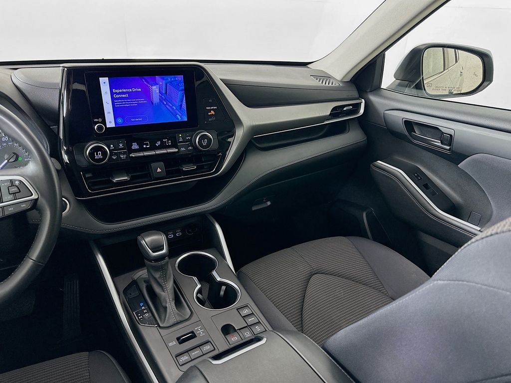 Thumbnail: 2024 Toyota Highlander - 22