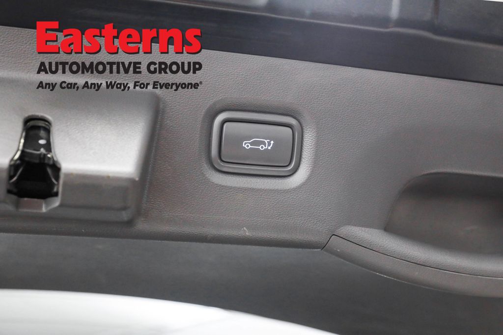Used 2023 Black Hyundai SEL image 22