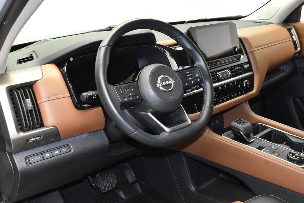 Thumbnail: 2023 Nissan Pathfinder - 18