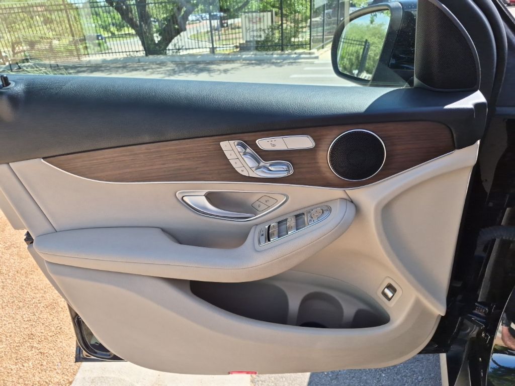 Used Car 2022 Mercedes-benz Glc  Glc 300 For Sale Under $35,000 In Austin, Texas