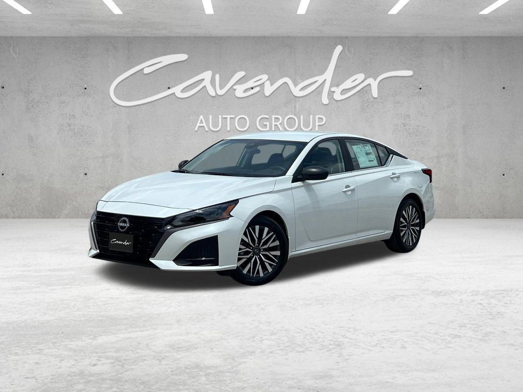 Pearl White Tricoat 2026 Nissan Altima Sedan Front-Wheel Drive Continuously Variable Transmission