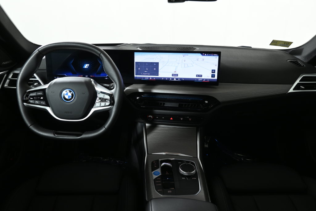 Thumbnail: 2025 BMW i4 - 17