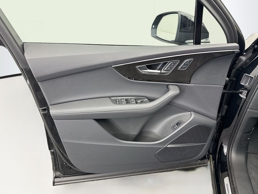 Thumbnail: 2026 Audi Q7 - 25