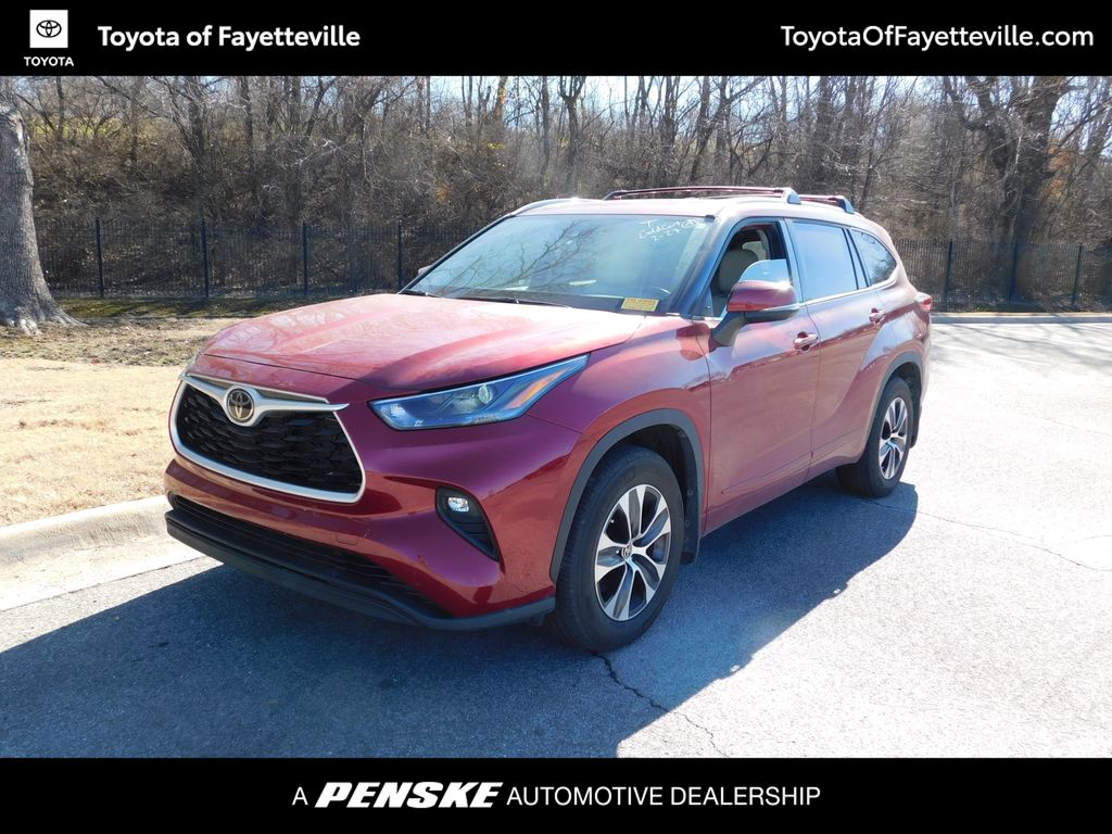 2022 Toyota Highlander XLE -
                Fayetteville, AR