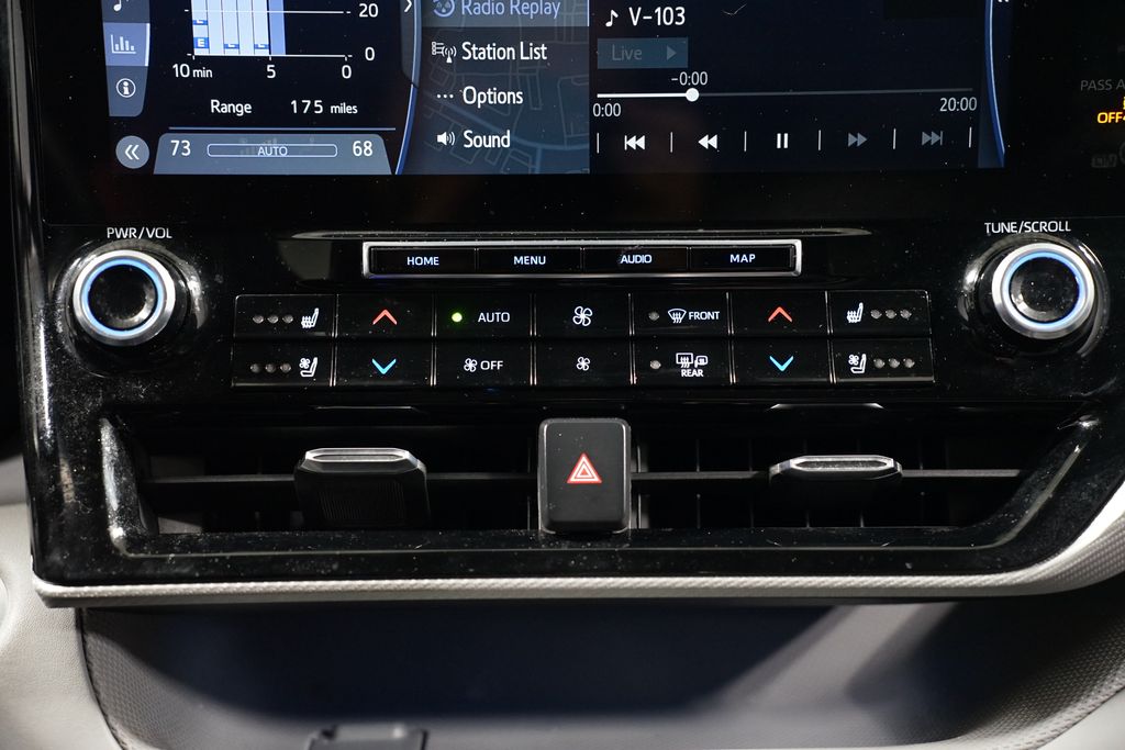 2021 Toyota Highlander Platinum 21