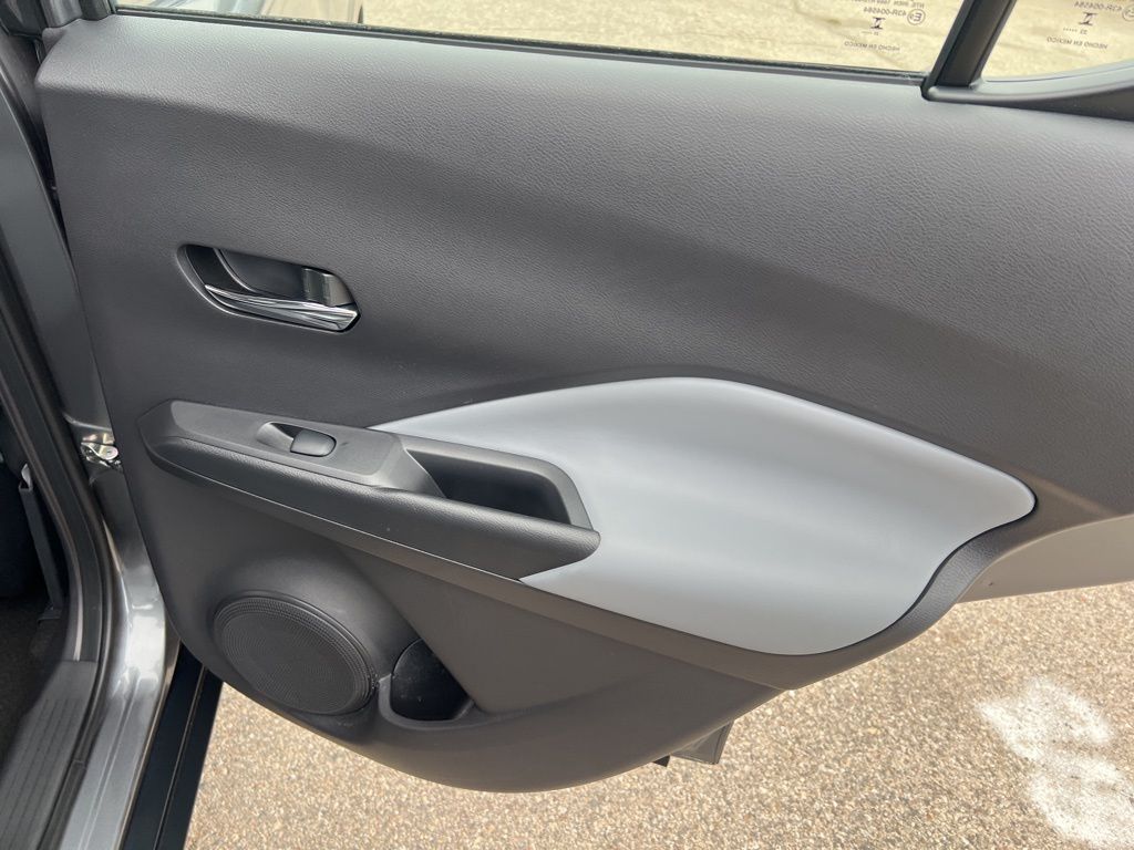 2024 Nissan Kicks SR photo