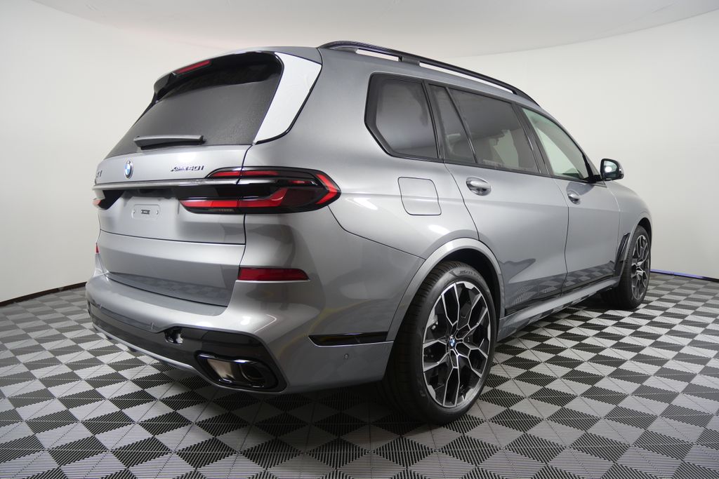 Thumbnail: 2026 BMW X7 - 3