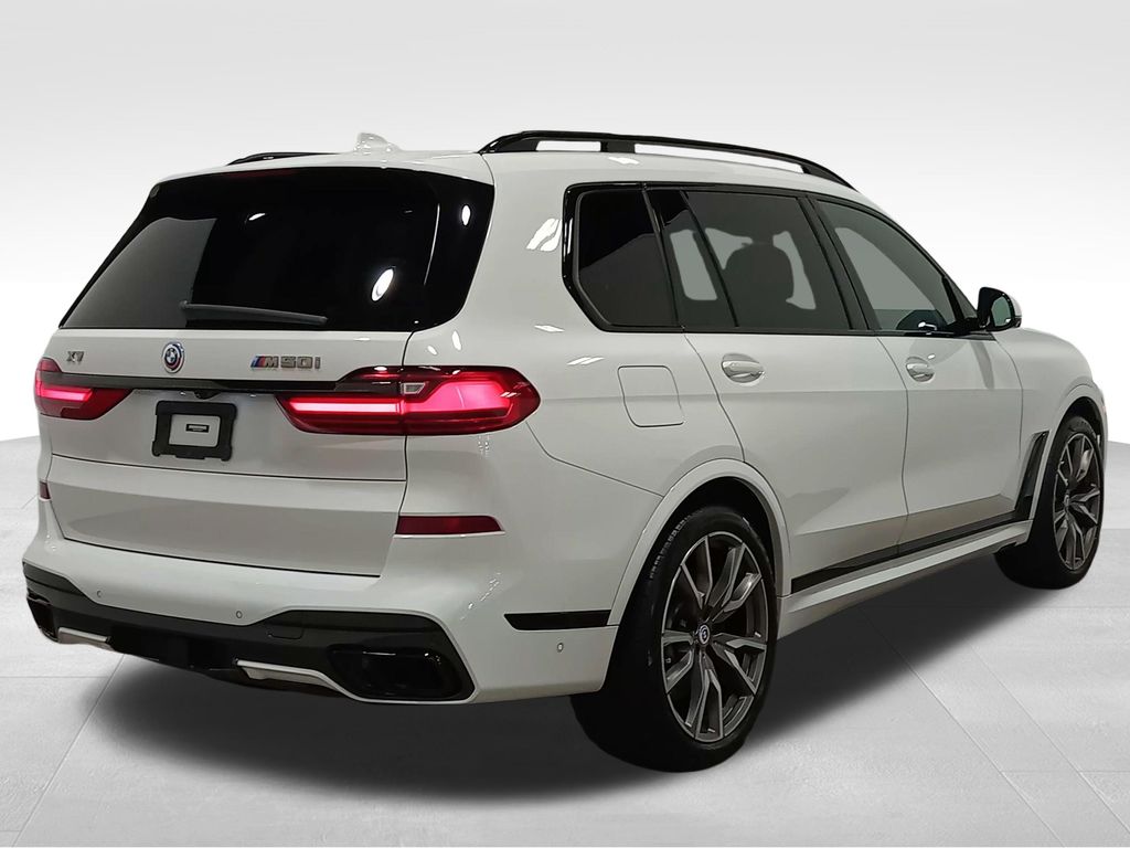 2022 BMW X7 M50i