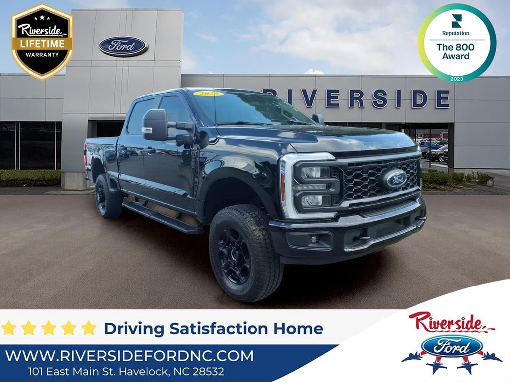 Agate Black Metallic 2025 Ford F-250 Super Duty Pickup Truck Four-Wheel Drive Automatic
